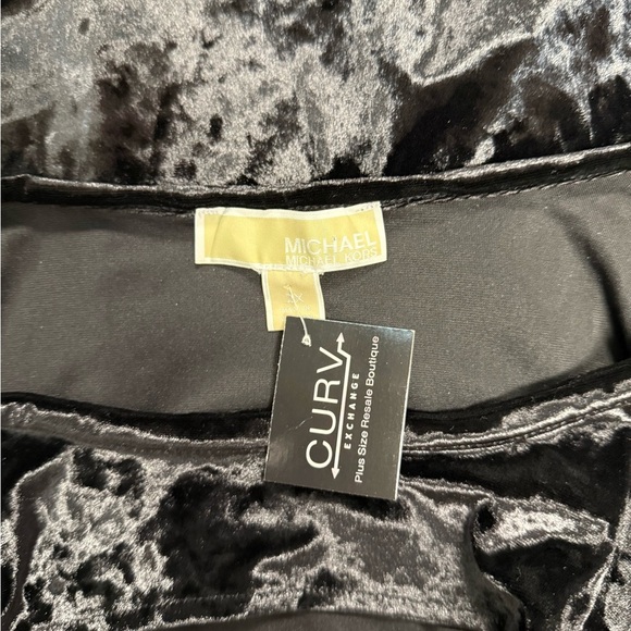 Michael Kors Black Velvet Cutout Blouse - Size 2X (18/20) - Picture 4 of 4